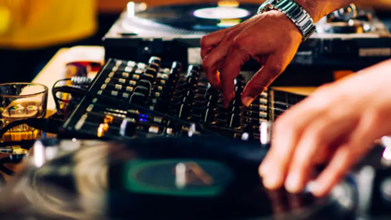 dj-set-1